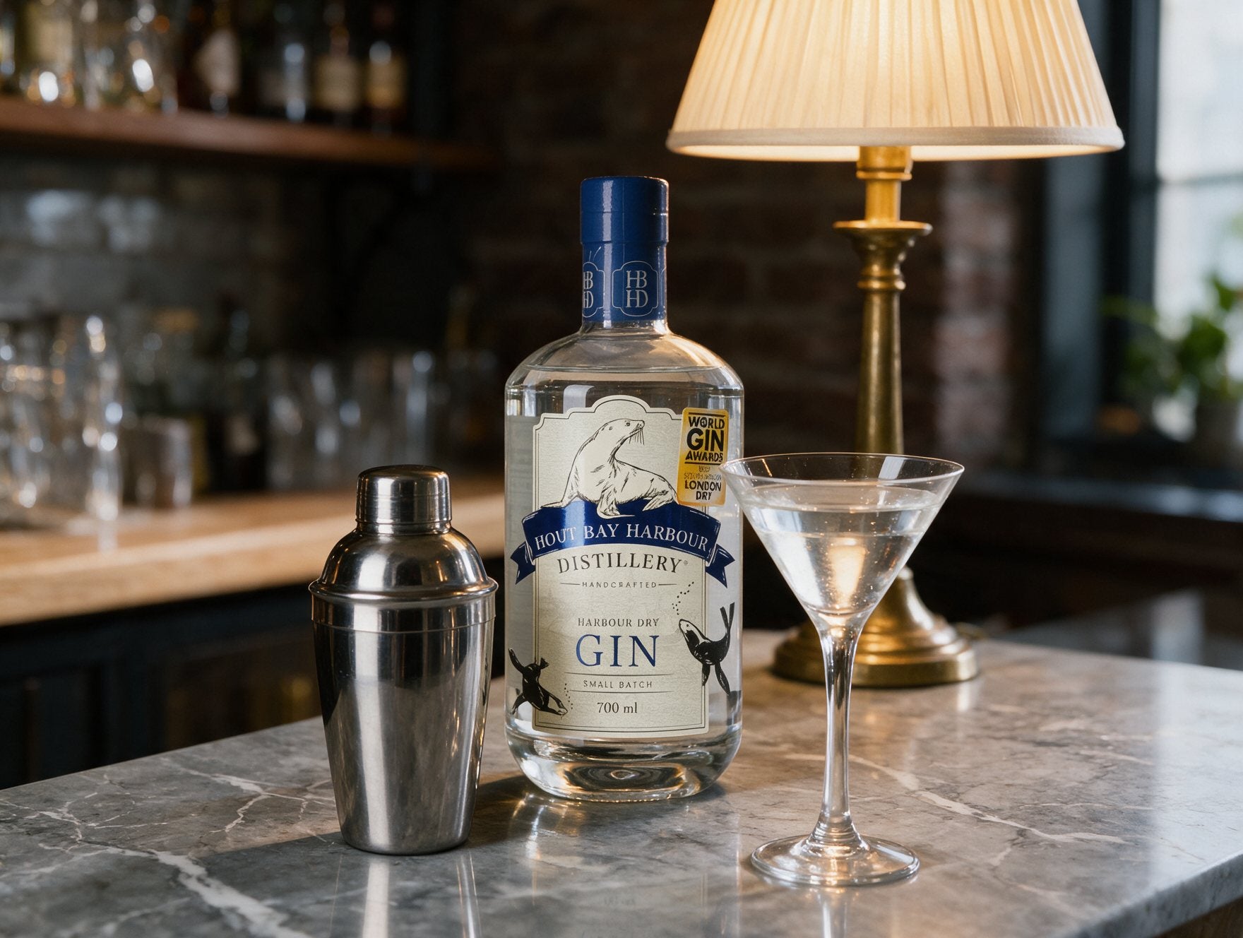 Serviervorschlag: Gin mit Zitrone und Soda